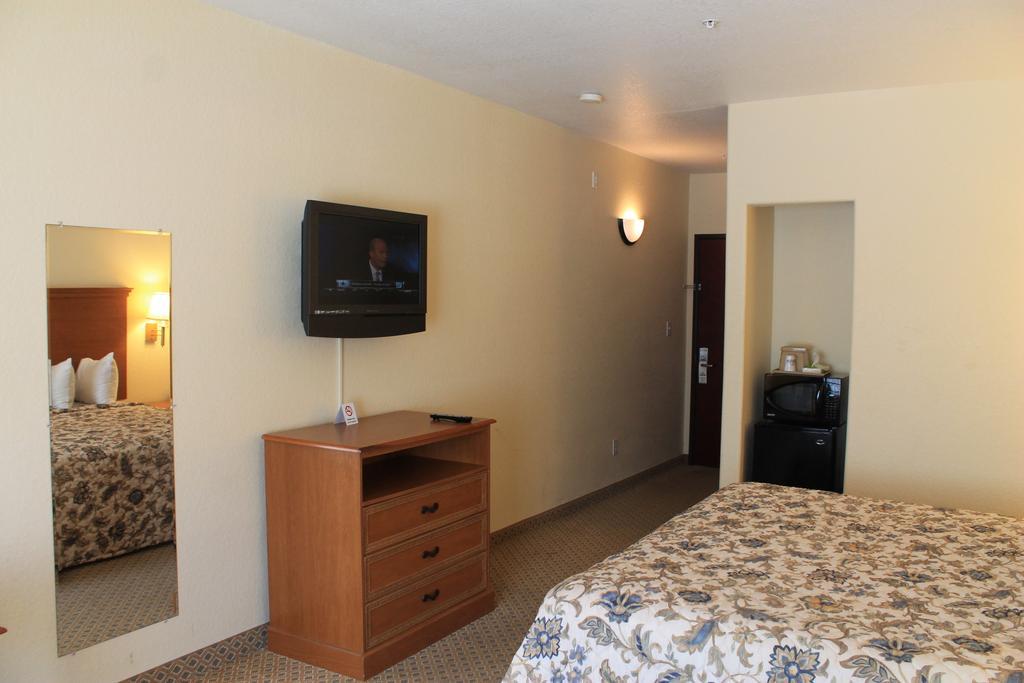 Days Inn By Wyndham San Antonio At Palo Alto Room photo