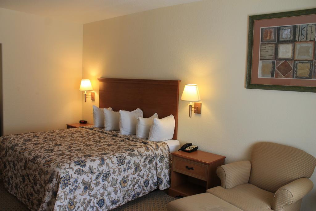 Days Inn By Wyndham San Antonio At Palo Alto Room photo