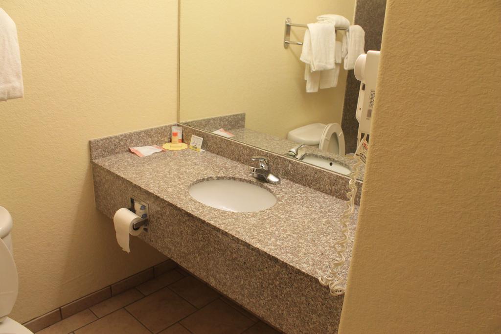 Days Inn By Wyndham San Antonio At Palo Alto Room photo